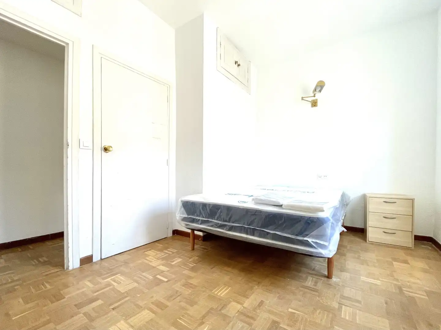 Bedroom of Flat for rent in Madrid  with Heating, Parquet flooring and Terrace