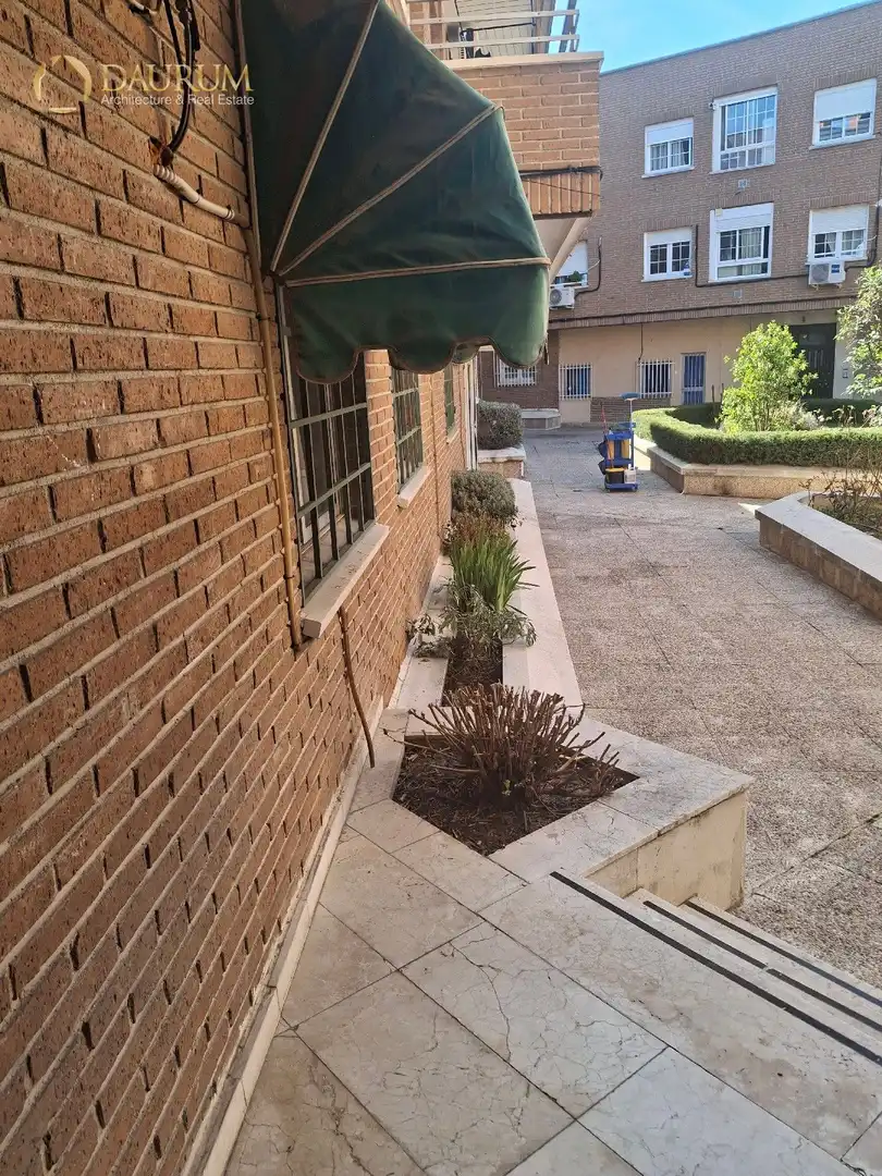 Jardí de Local en venda en Alcobendas amb Internet i Alarma