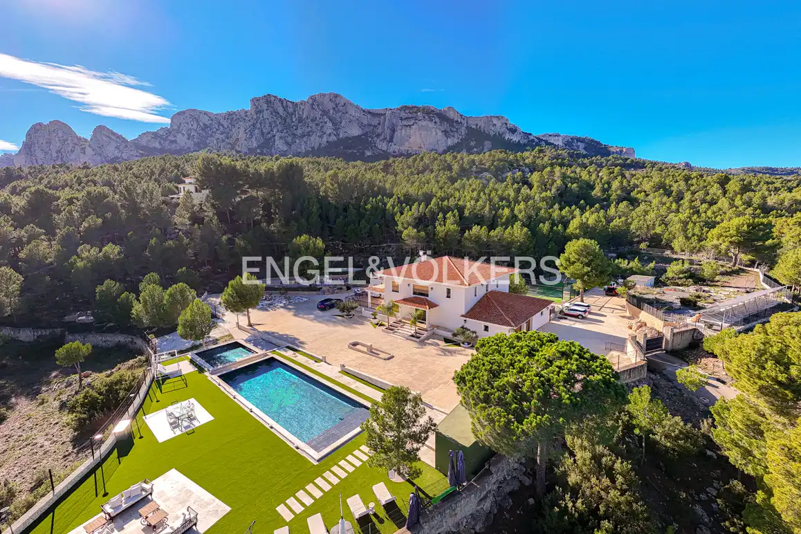 Exterior view of Houses for sale in El Castell de Guadalest  with Private garden, Swimming Pool and Jacuzzi