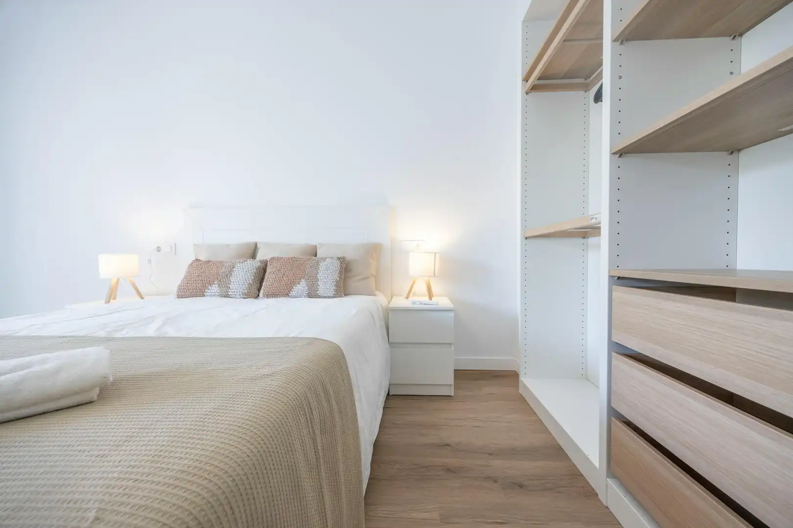 Habitación de Piso para compartir en  Valencia Capital con Lavadora
