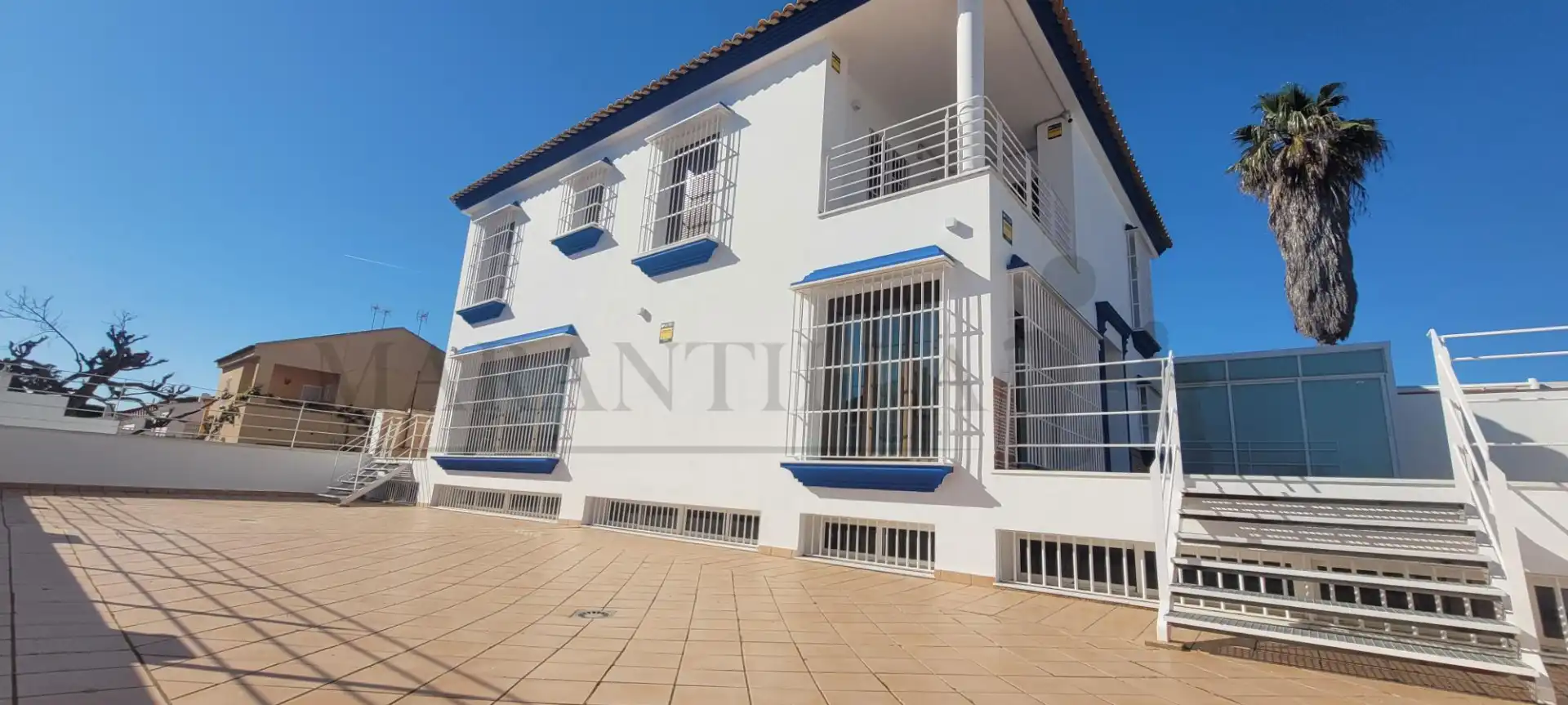 Vista exterior de Casa o chalet en venta en Islantilla con Terraza, Piscina y Alarma