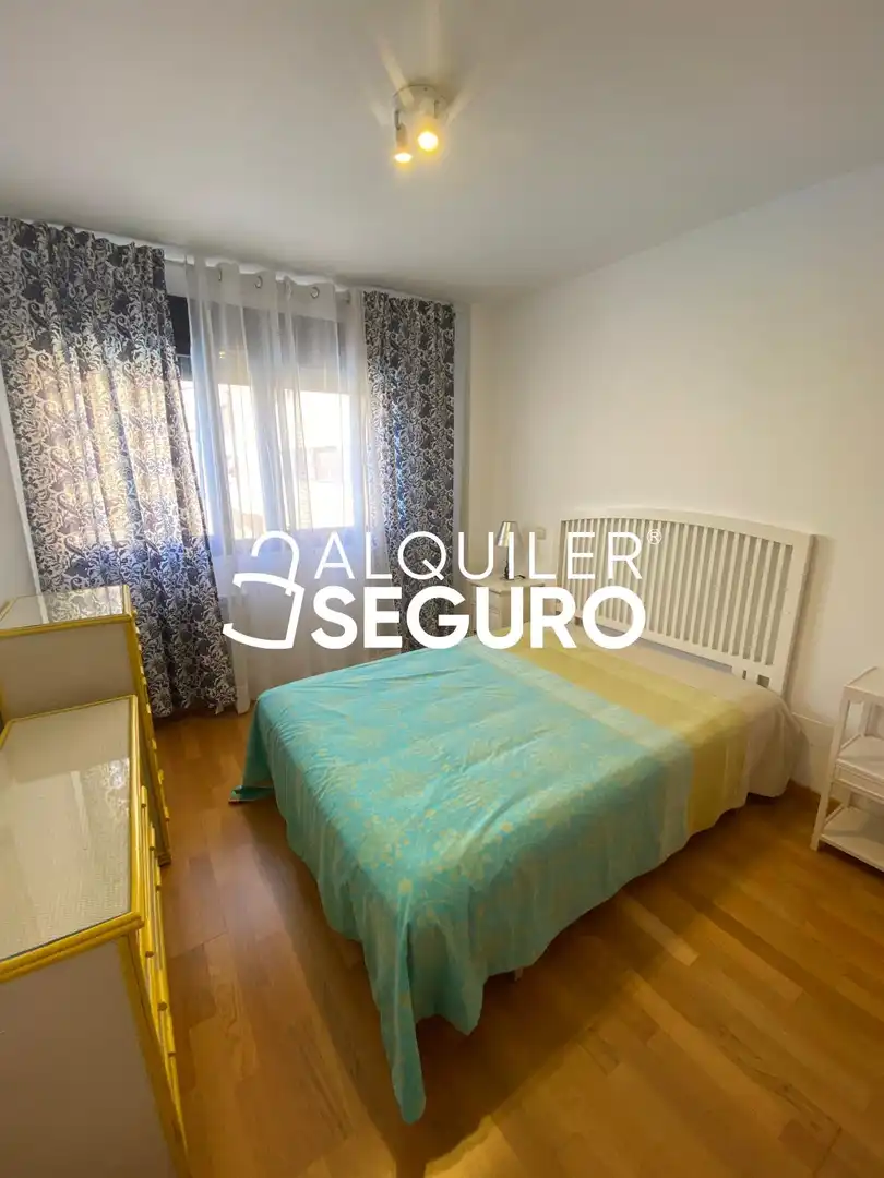 Dormitori de Pis de lloguer en Guadalajara amb Calefacció, Terrassa i Piscina