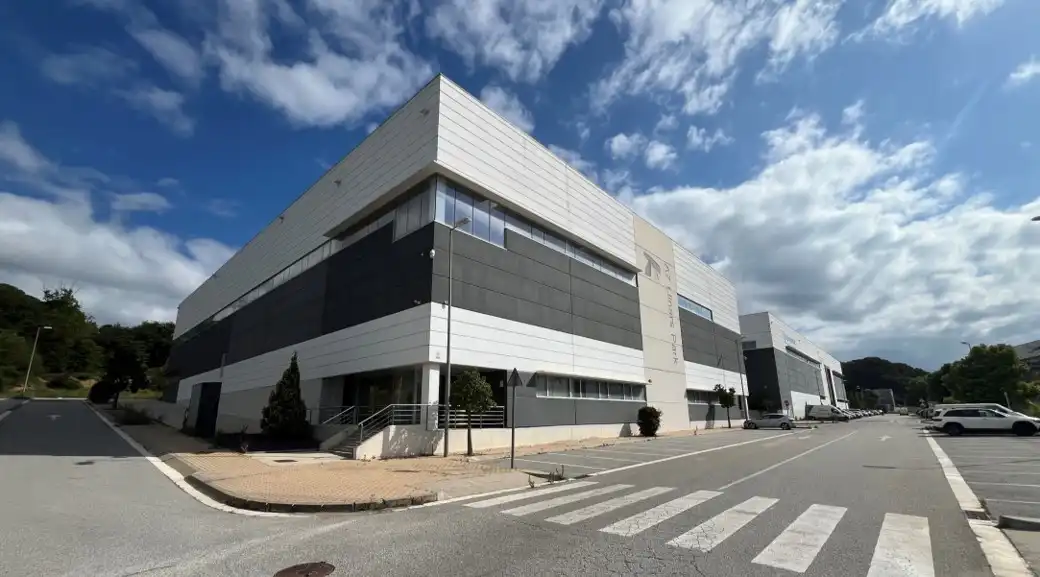 Nau industrial de lloguer a Llinars del Vallès