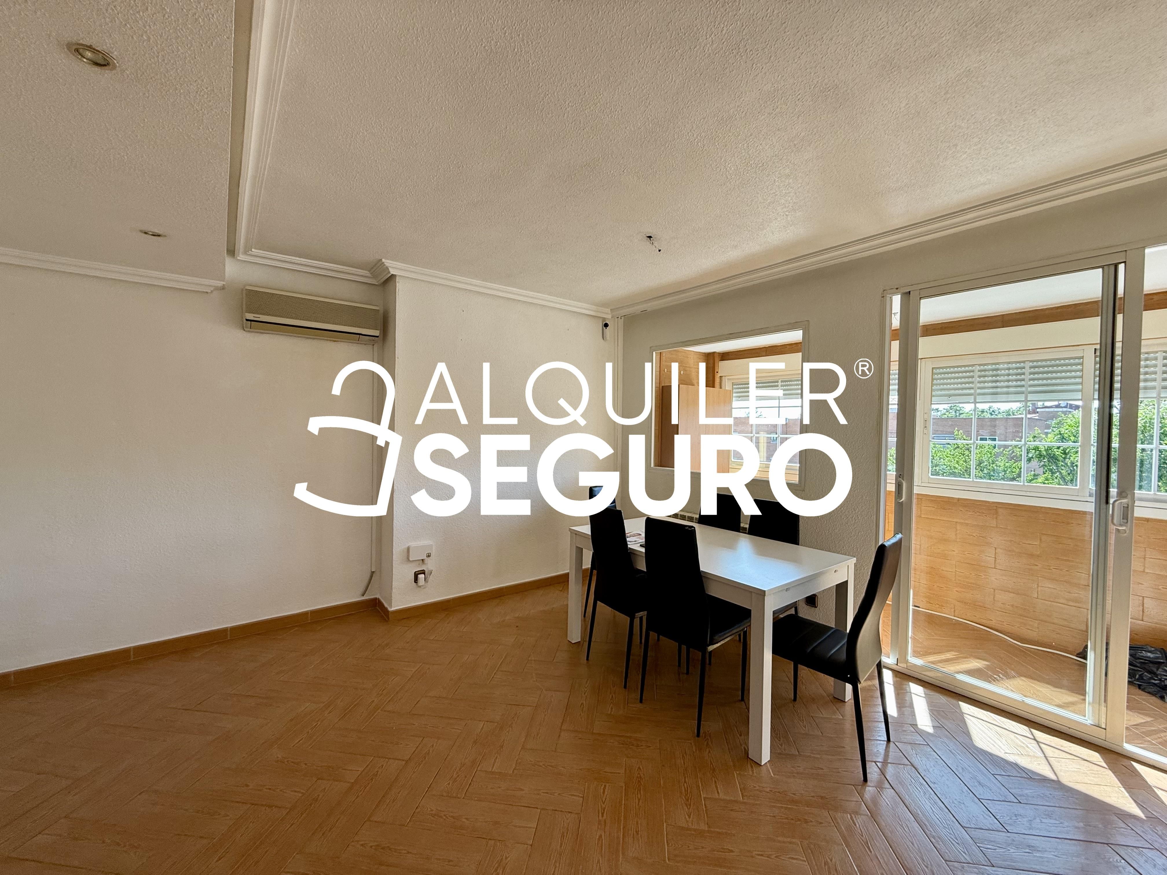 Living room of Flat to rent in  Madrid Capital  with Air Conditioner, Heating and Terrace