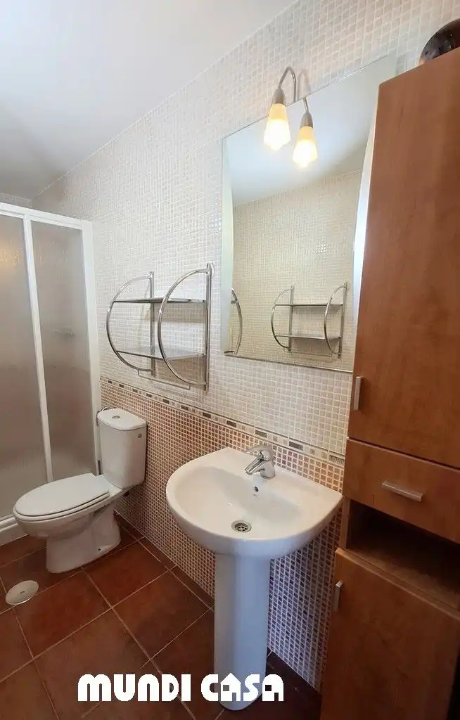 Baño de Ático de alquiler en Rianxo con Calefacción, Terraza y Trastero