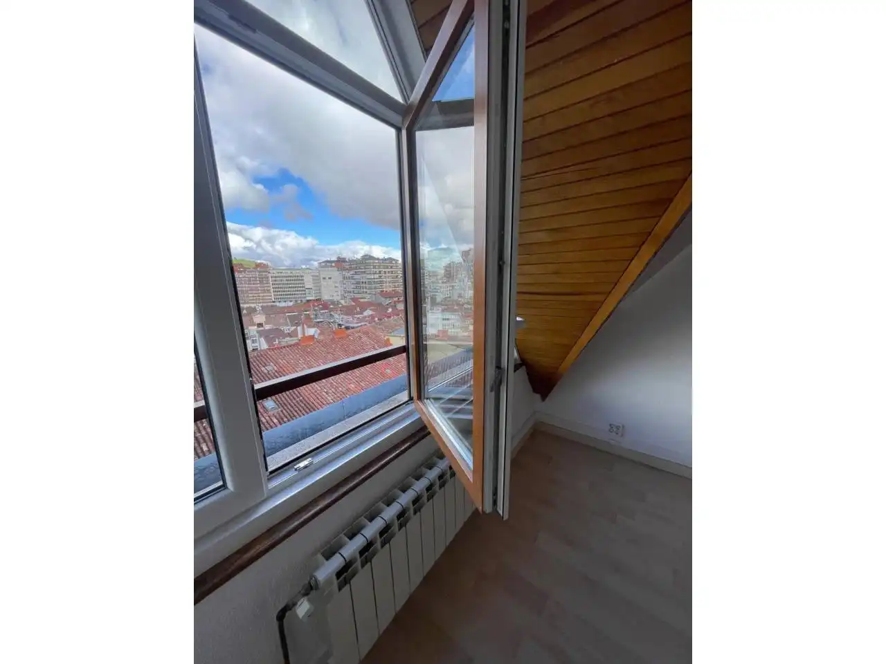 Schlafzimmer von Büro zur Miete in Burgos mit Heizung