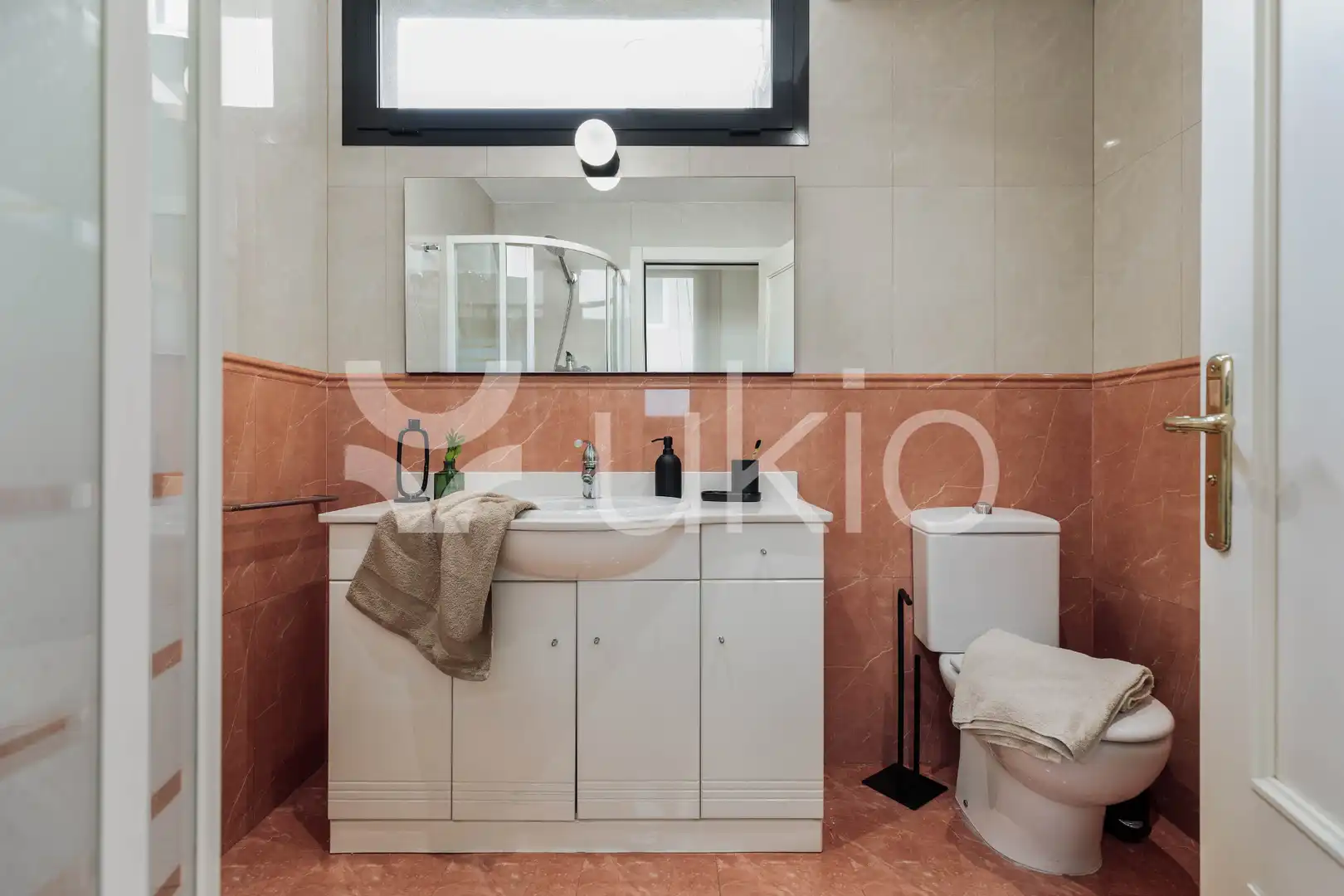 Bathroom of Apartments for rent in Barcelona  with Air Conditioner, Heating and Furnished