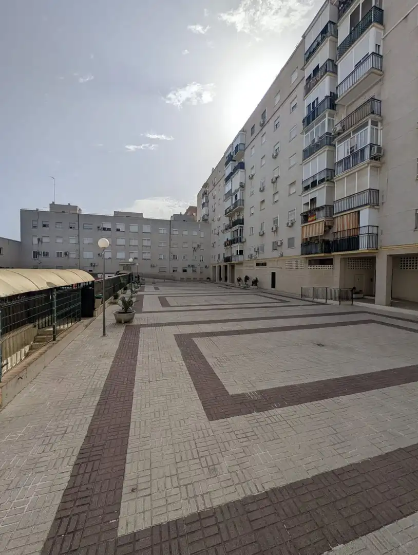 Vista exterior de Pis en venda en Sevilla amb Aire condicionat i Piscina comunitària