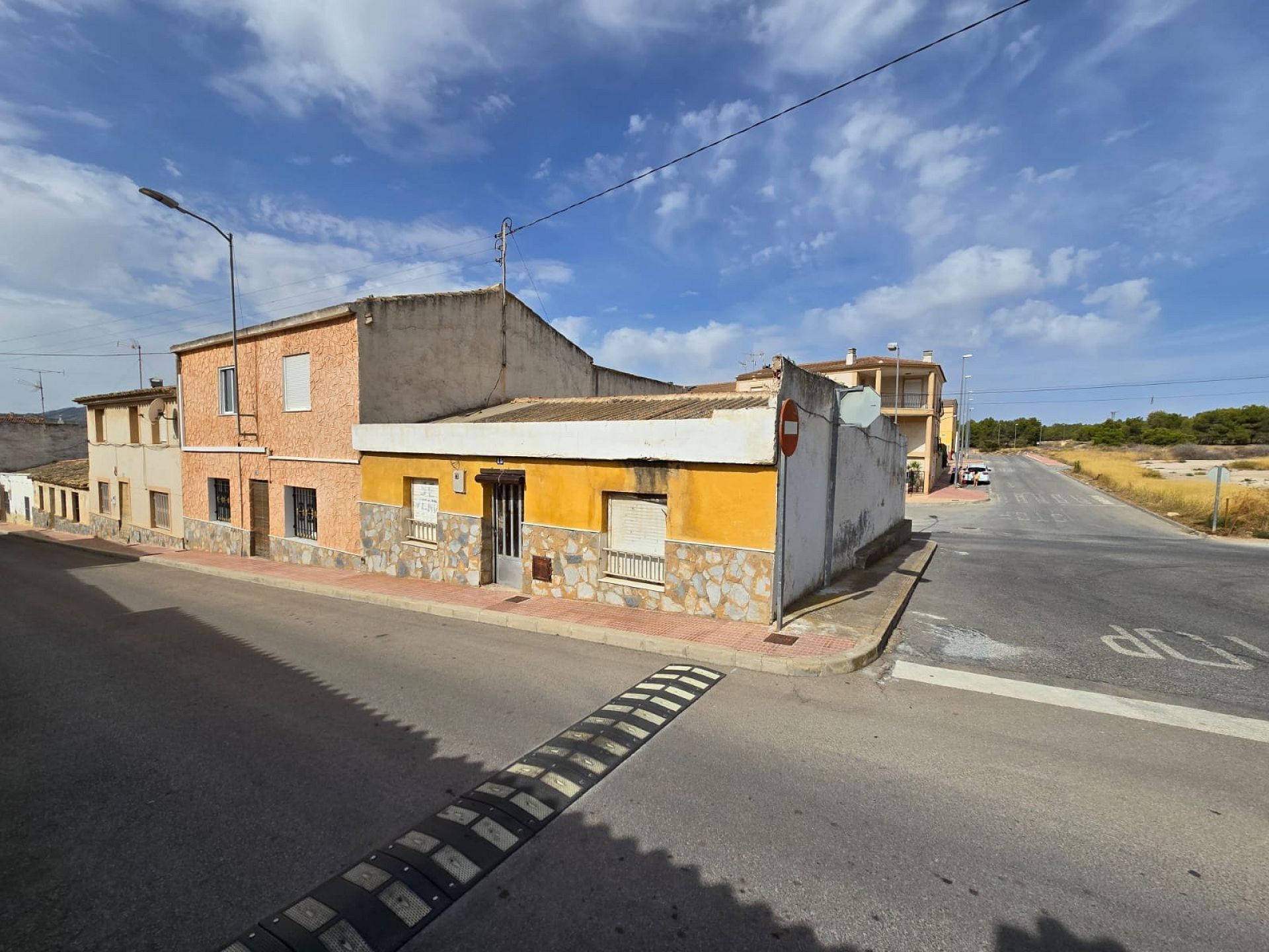 Vista exterior de Casa adosada en venda en Sax