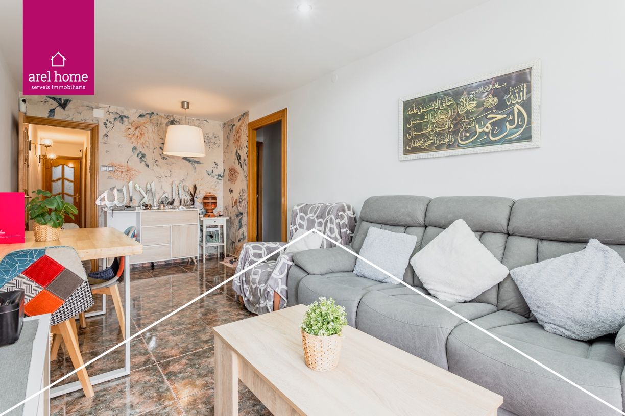 Living room of Flat for sale in Santa Coloma de Gramenet  with Air Conditioner, Heating and Balcony