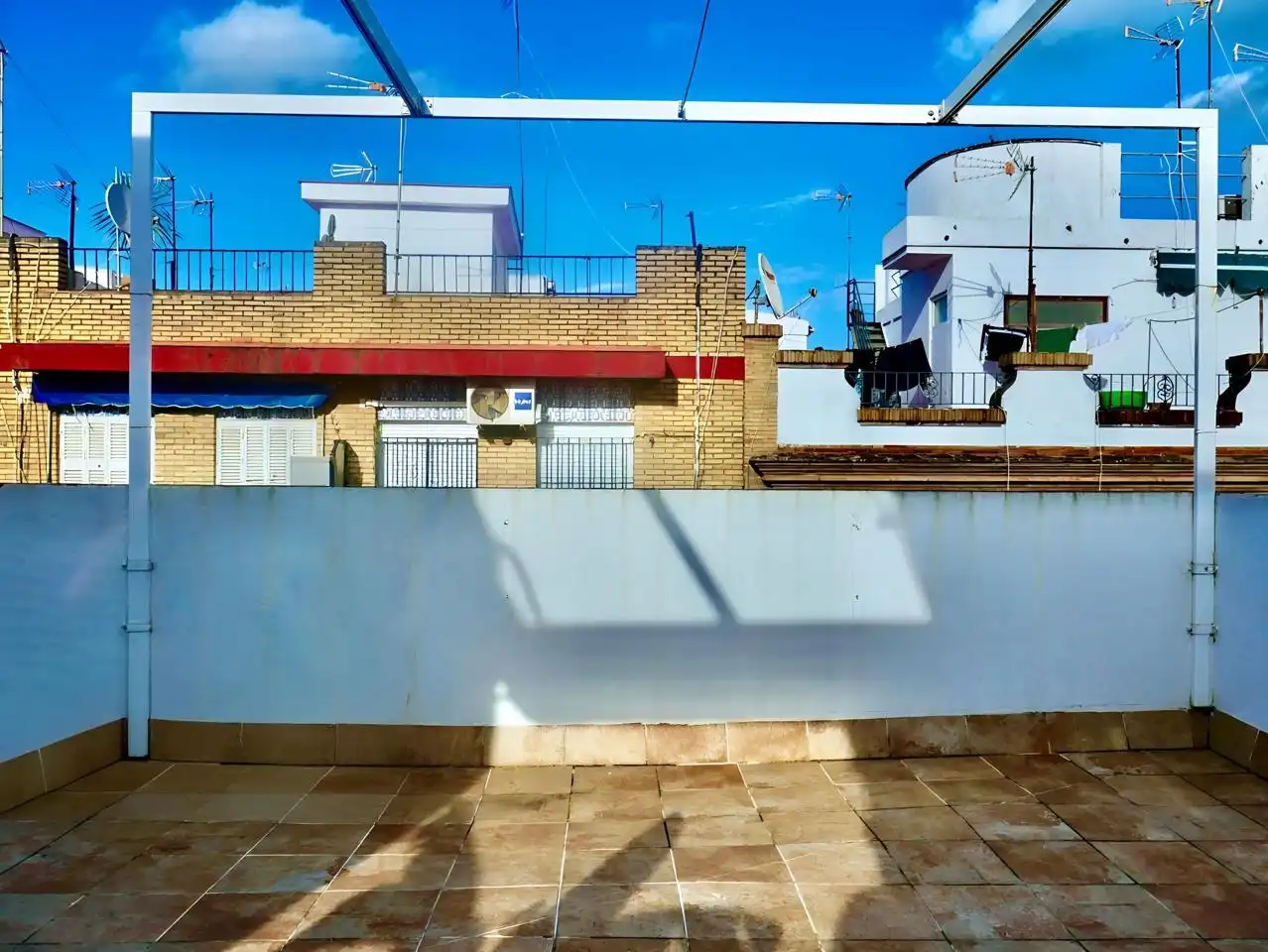 Vista exterior de Casa adosada en venta en Sevilla con Aire acondicionado, Calefacción y Parquet
