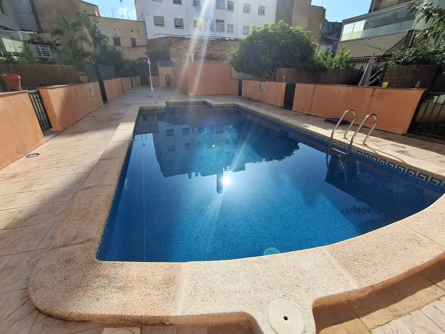 Piscina de Casa adosada en venda en Tortosa amb Aire condicionat, Calefacció i Jardí privat