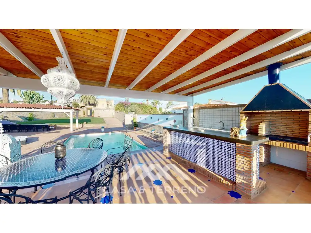 Terrassa de Casa o xalet en venda en Vélez-Málaga amb Piscina, Moblat i TV