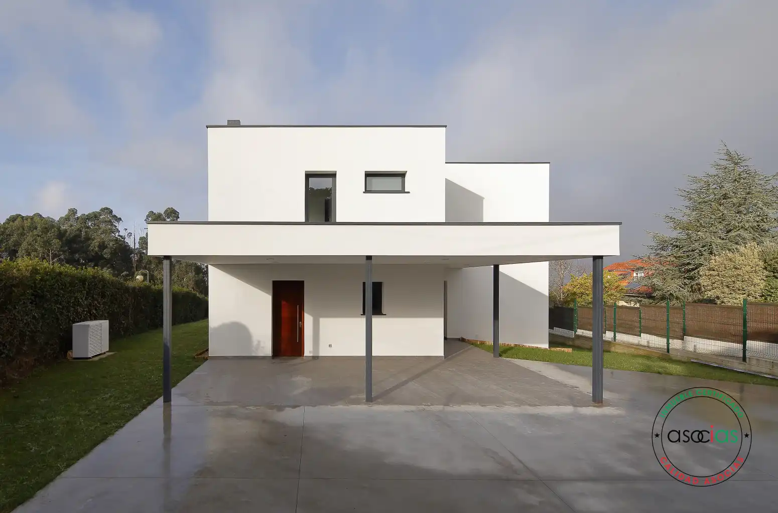 Vista exterior de Casa o xalet en venda en Gijón  amb Calefacció, Jardí privat i Terrassa