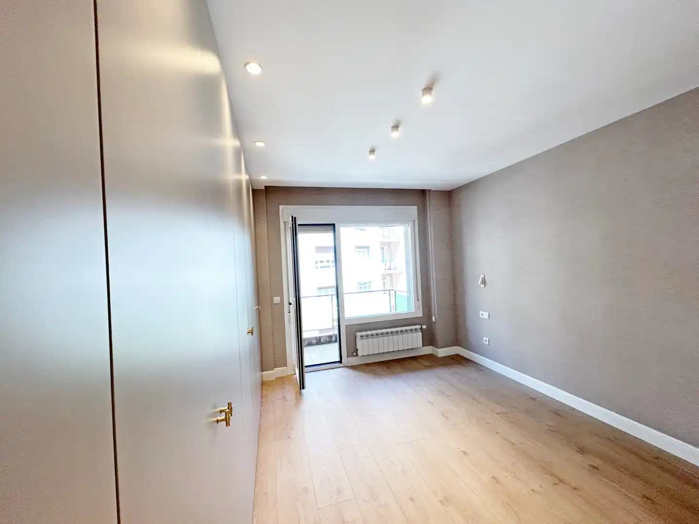 Habitación de Piso en venta en Vitoria - Gasteiz con Calefacción, Trastero y Horno