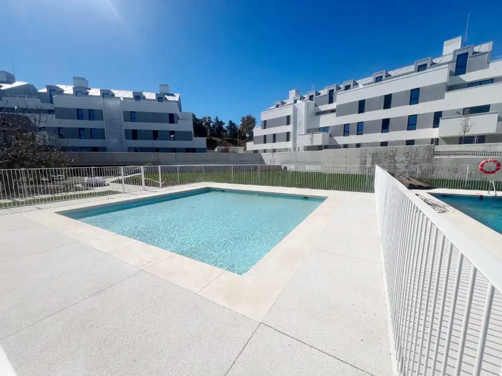 Schwimmbecken von Wohnung zur Miete in Cobeña mit Klimaanlage, Heizung und Terrasse