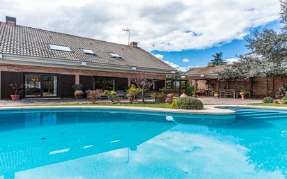 Swimming pool of House or chalet for sale in Boadilla del Monte  with Heating, Private garden and Swimming Pool