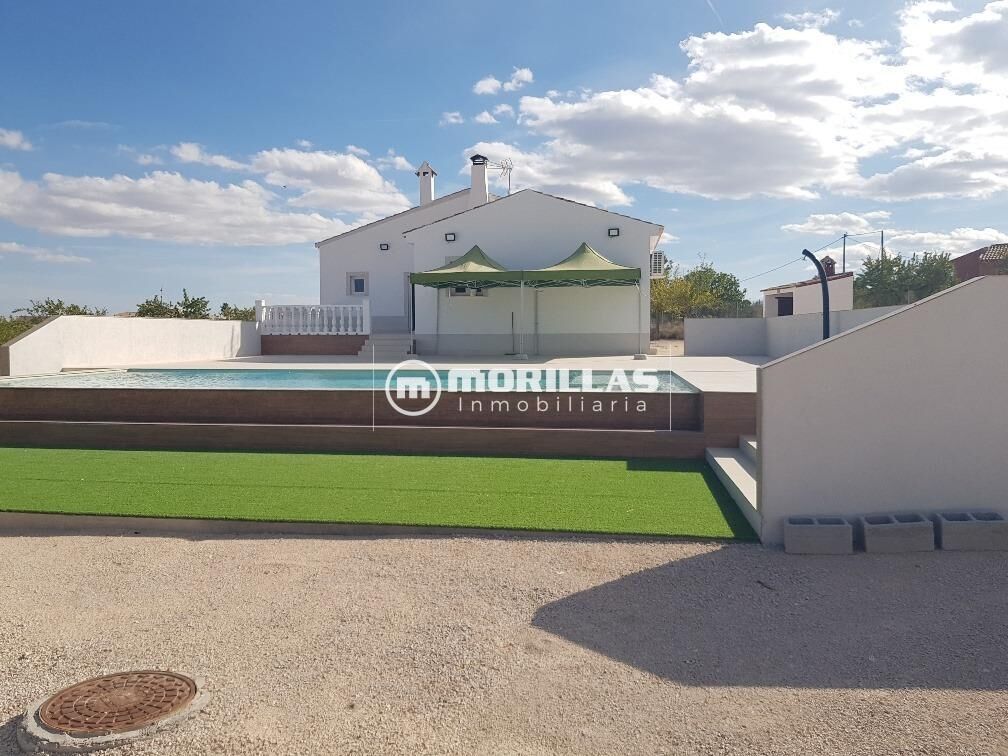 Piscina de Casa o xalet en venda en Caravaca de la Cruz amb Aire condicionat, Calefacció i Jardí privat