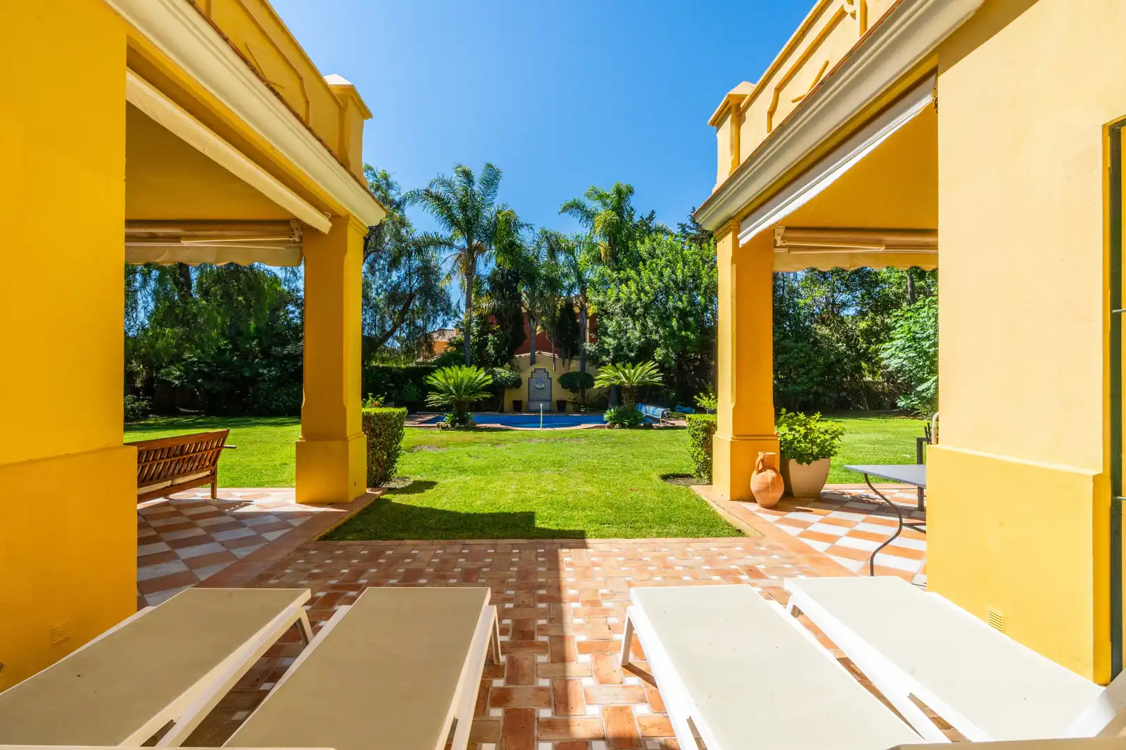 Jardí de Casa o xalet en venda en Marbella amb Aire condicionat, Jardí privat i Terrassa