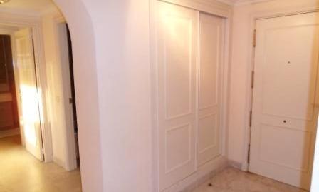 Photo 4 of Flat for sale in Muelle Benabola, 3, Puerto Banús, Málaga