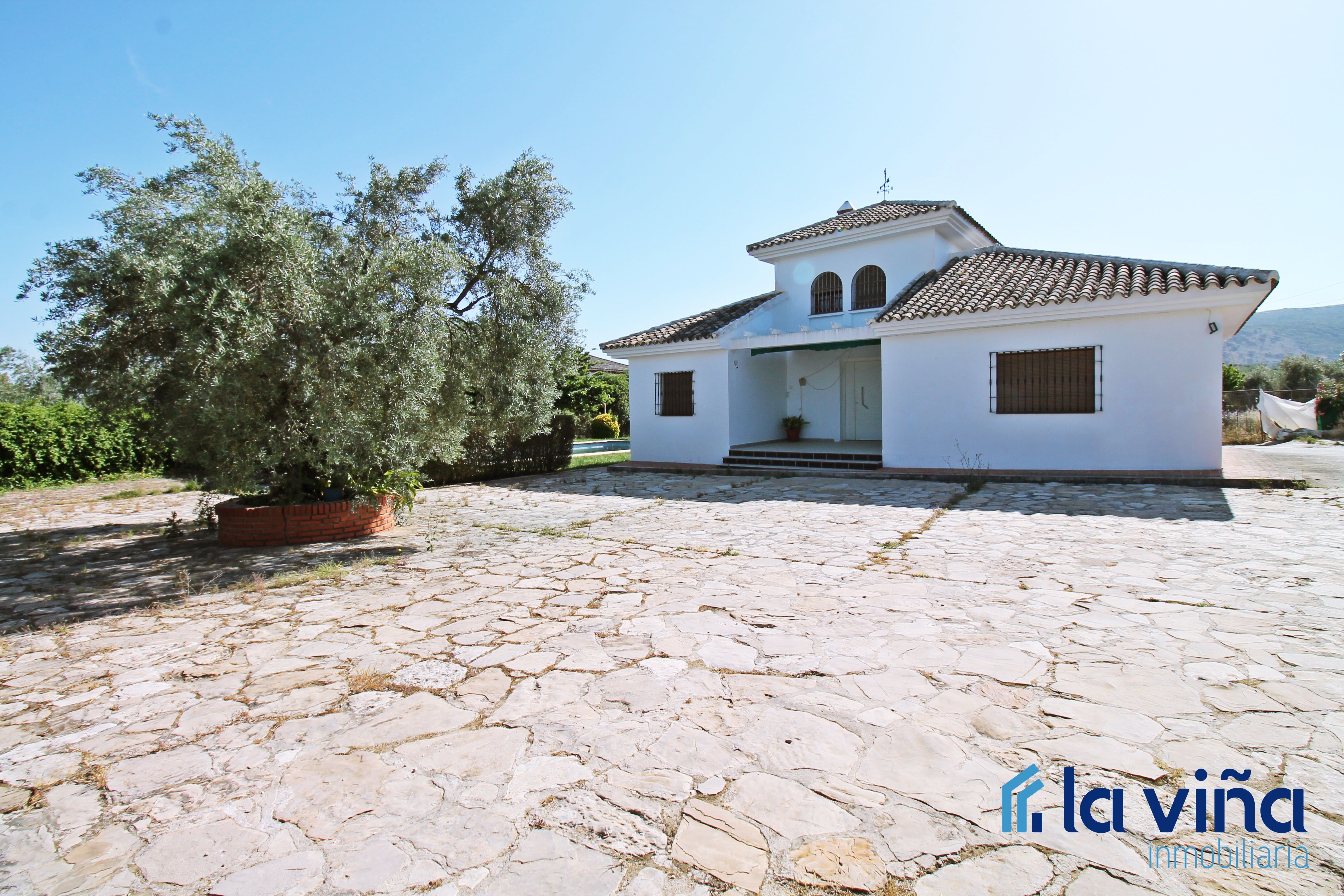 Exterior view of House or chalet for sale in Villanueva de Tapia  with Air Conditioner, Private garden and Storage room