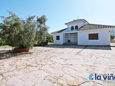 Casa con piscina en venta en Villanueva de Tapia