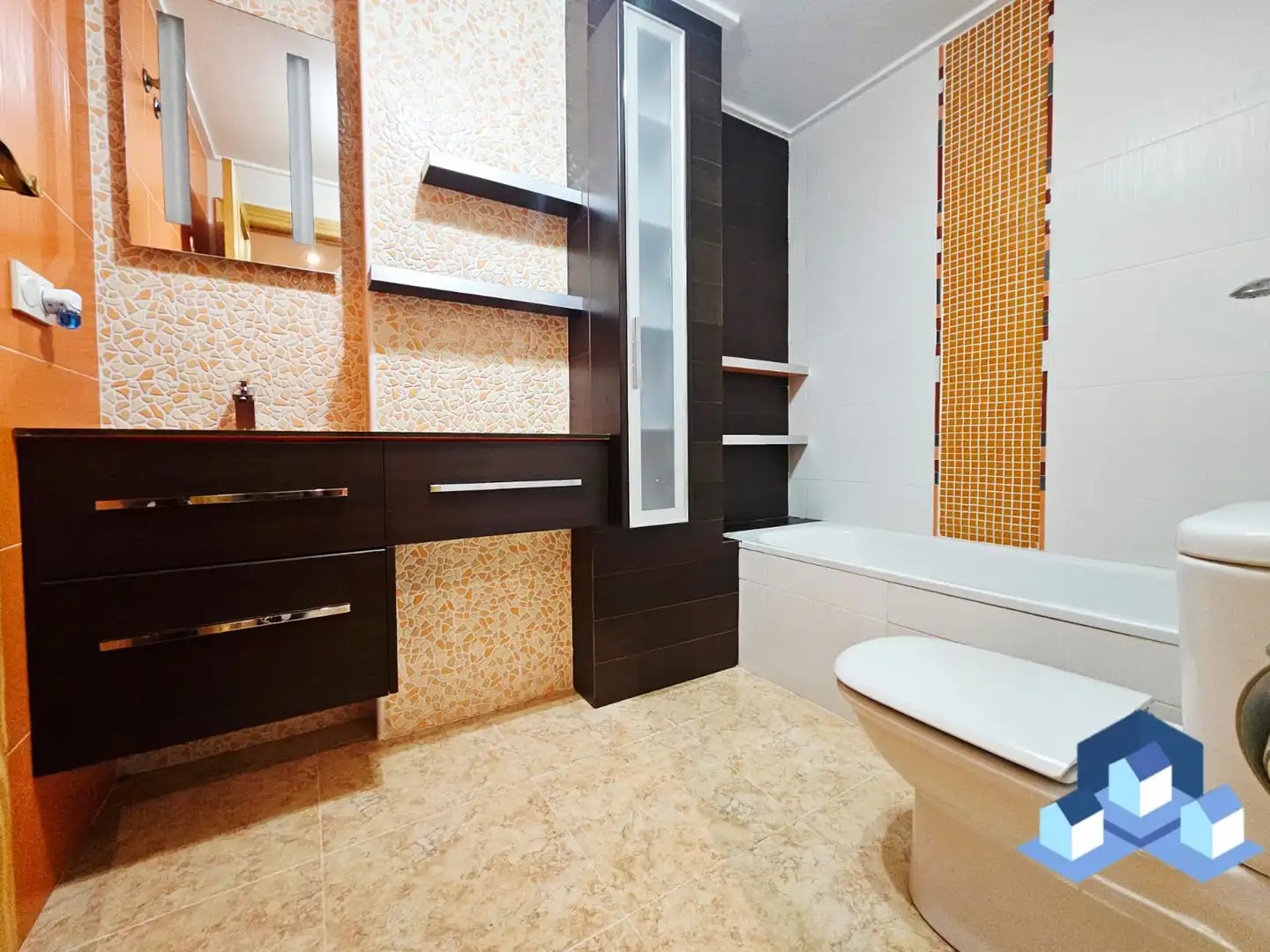Baño de Piso en venta en Lorca con Aire acondicionado, Calefacción y Jardín privado