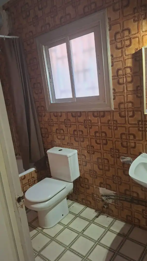 Baño de Local de alquiler en Castelldefels con Aire acondicionado