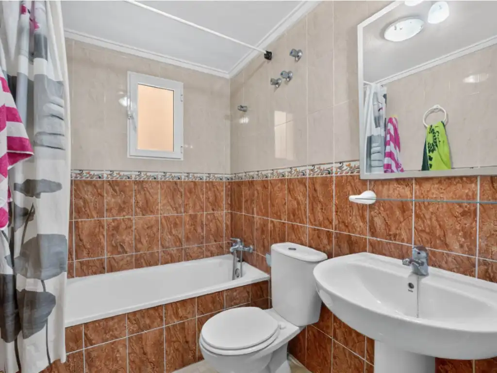 Bany de Apartament en venda en Torrevieja amb Piscina comunitària