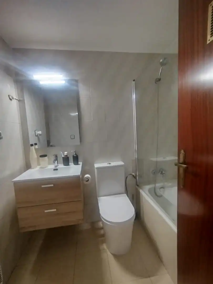Badezimmer von Wohnungen zur Miete in Zaragoza mit Heizung, Möbliert und Ofen