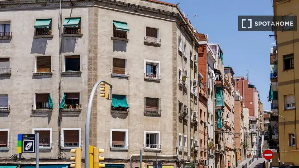 Vista exterior de Pis de lloguer en L'Hospitalet de Llobregat amb Aire condicionat, Calefacció i Moblat