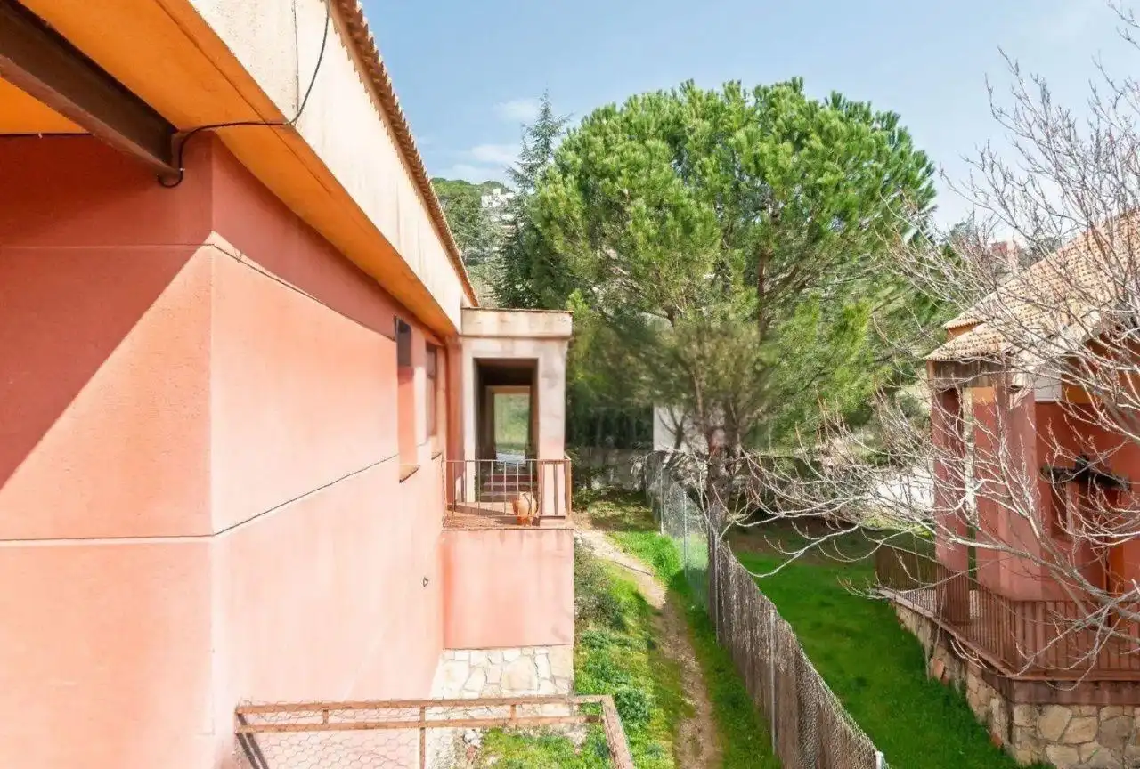 Vista exterior de Casa o chalet en venta en Robledo de Chavela con Aire acondicionado, Calefacción y Jardín privado