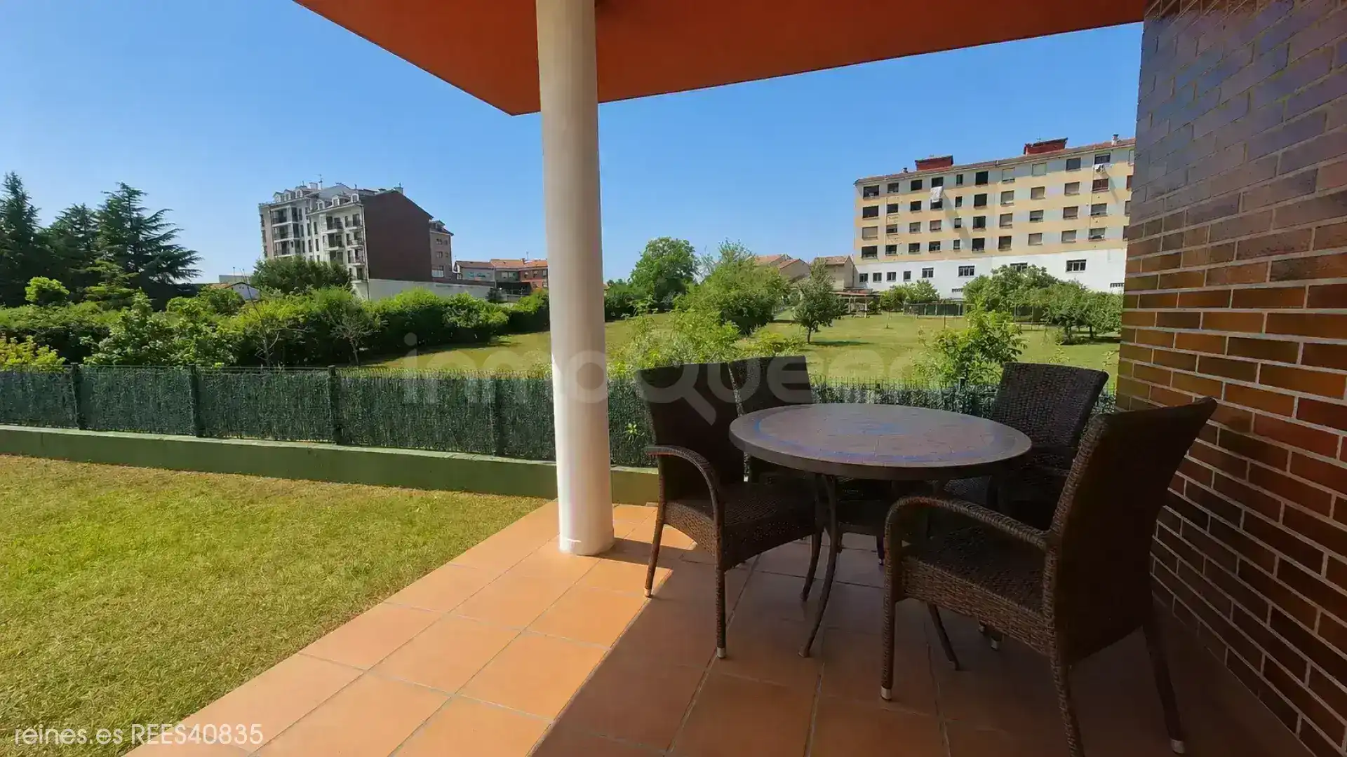 Terrassa de Casa adosada en venda en Siero amb Calefacció, Jardí privat i Terrassa