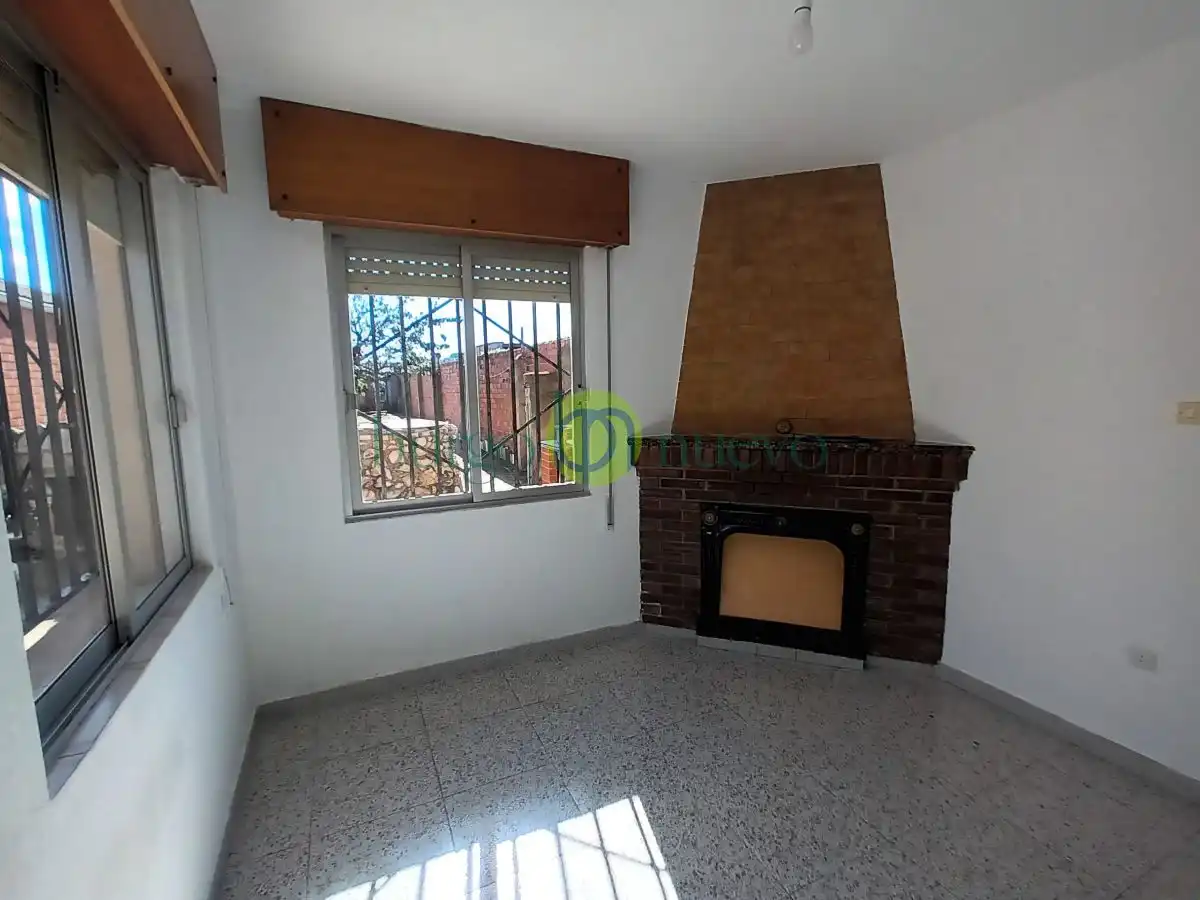 Habitación de Casa o chalet en venta en León Capital  con Jardín privado, Trastero y Alarma