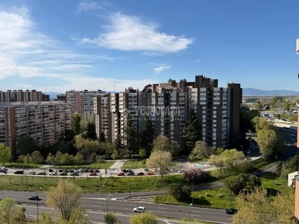 Vista exterior de Piso en venta en Madrid con Aire acondicionado, Calefacción y Parquet