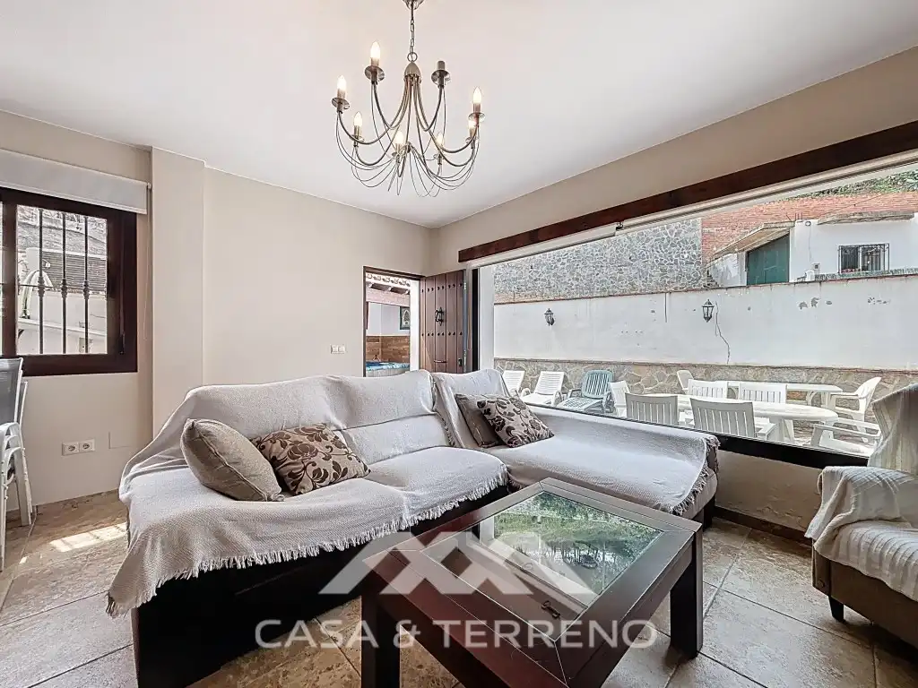 Sala de estar de Casa adosada en venta en Salares con Terraza