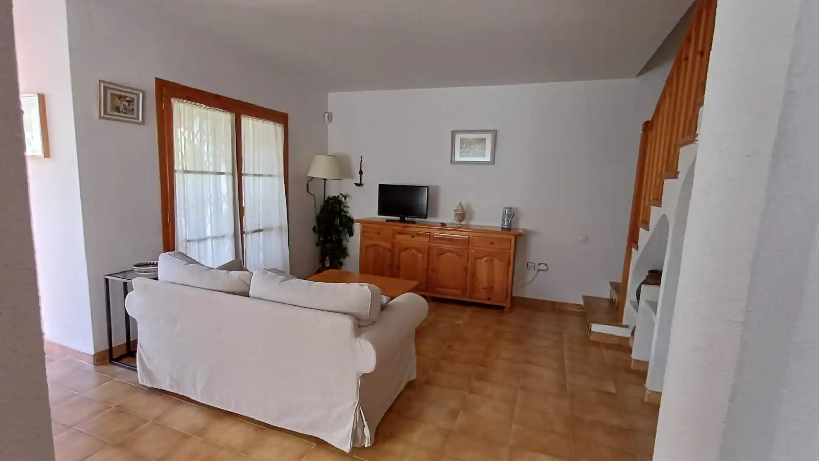 Sala d'estar de Casa adosada en venda en Roda de Berà amb Jardí privat i Alarma