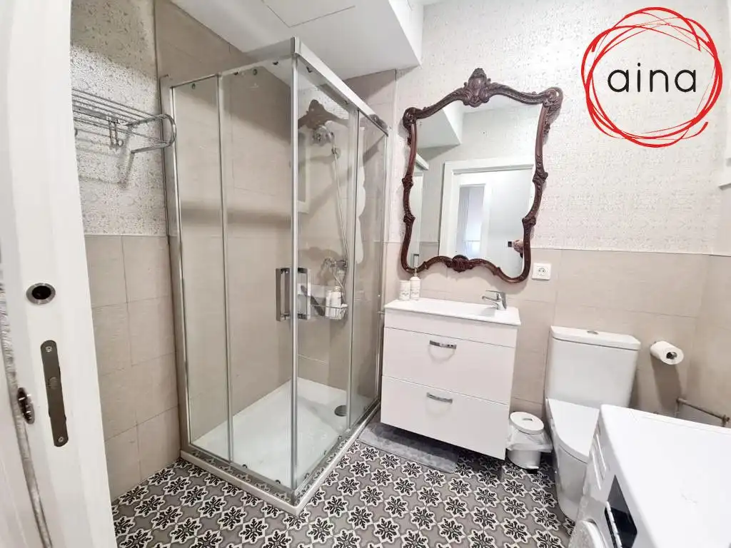 Bathroom of Flat for sale in  Pamplona / Iruña  with Air Conditioner, Furnished and Balcony