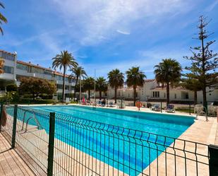 Piscina de Pis de lloguer en Fuengirola amb Aire condicionat i Terrassa