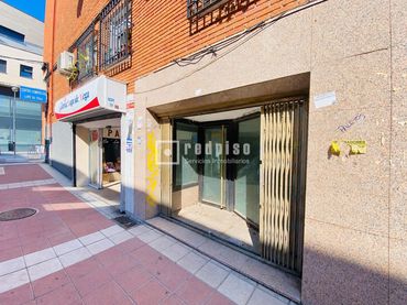 Locale commerciale in affitto a Garcilaso