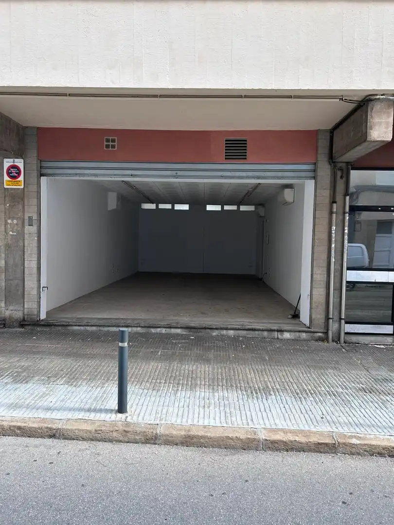 Aparcament de Local de lloguer en Terrassa amb Aire condicionat