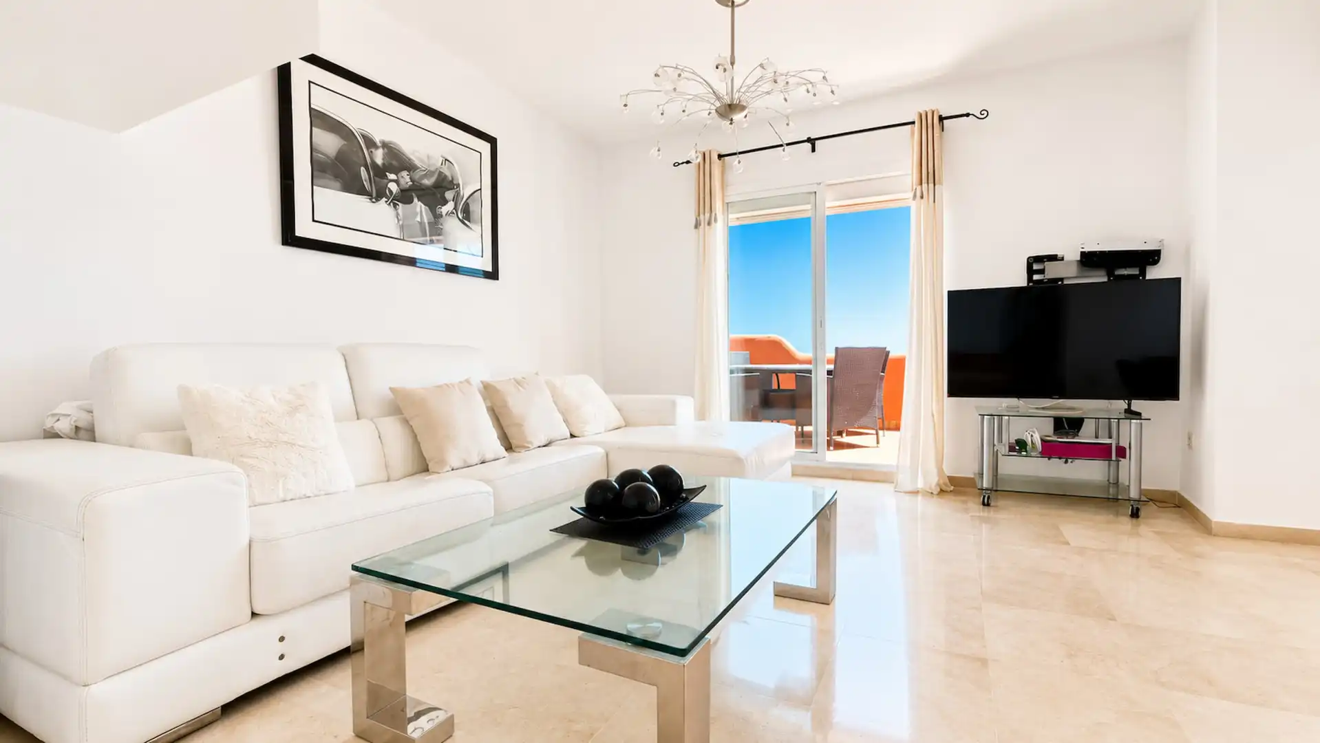 Sala de estar de Ático en venta en Casares con Aire acondicionado, Terraza y Piscina