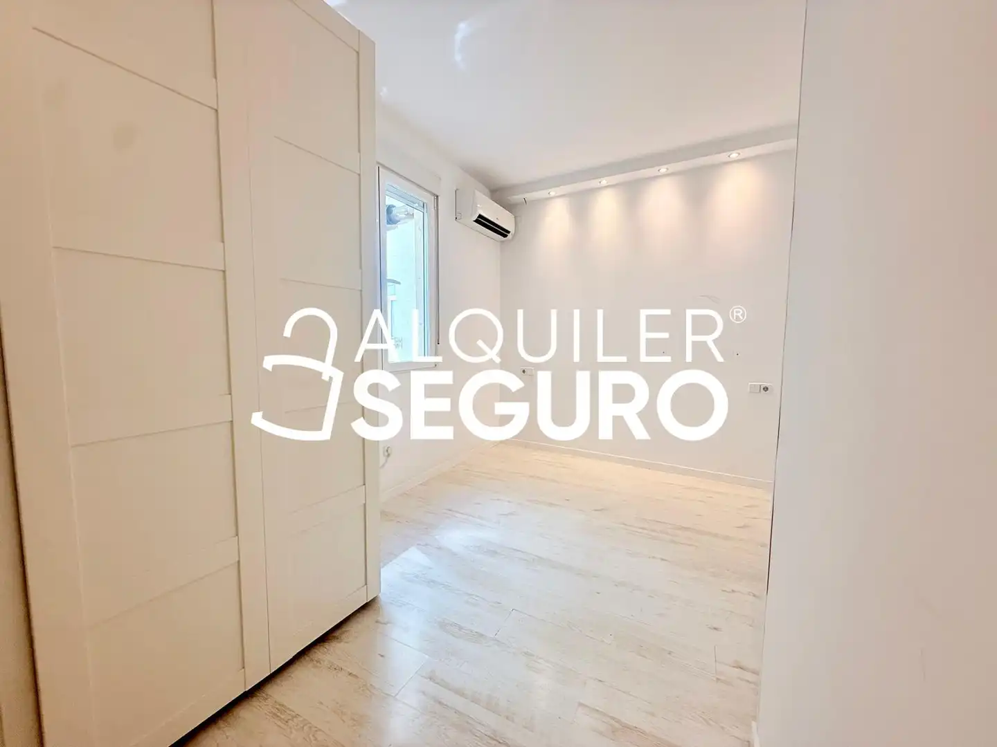 Bedroom of Flat for rent in Madrid  with Air Conditioner and Heating