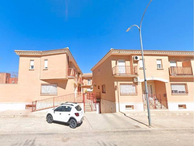 Casa adosada en Venta en Calle Orense en Tomelloso