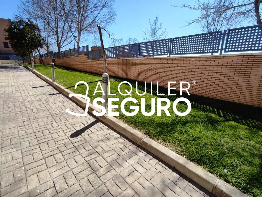 Parking de Piso de alquiler en Paracuellos de Jarama con Aire acondicionado, Calefacción y Terraza