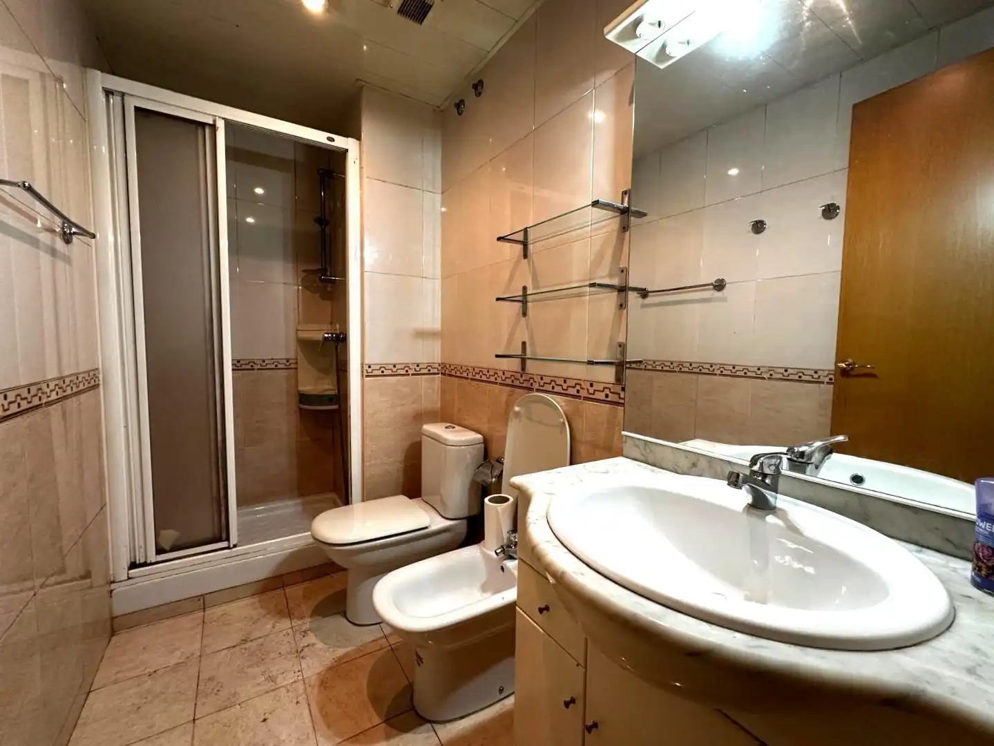 Bany de Edifici en venda en Barcelona
