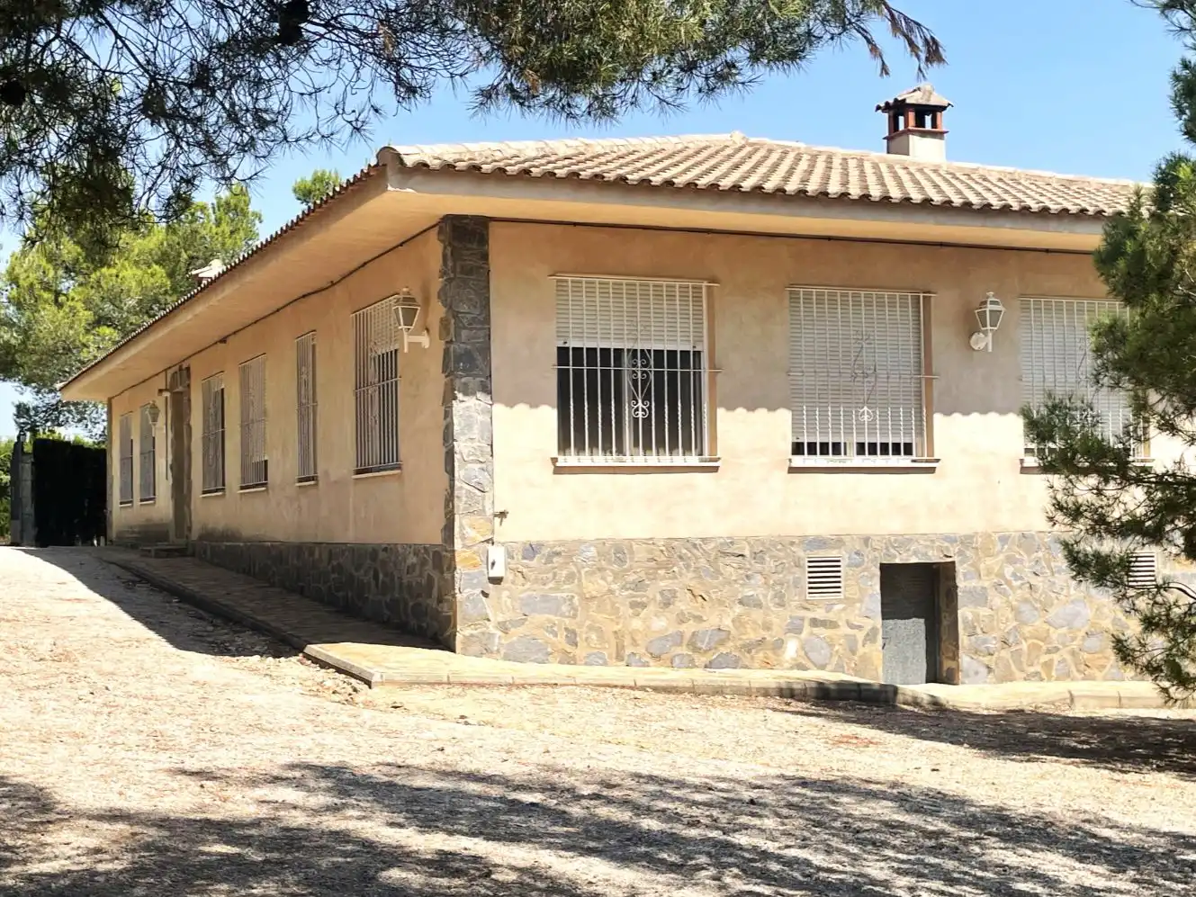 Vista exterior de Casa o xalet en venda en Cocentaina amb Aire condicionat, Terrassa i Piscina