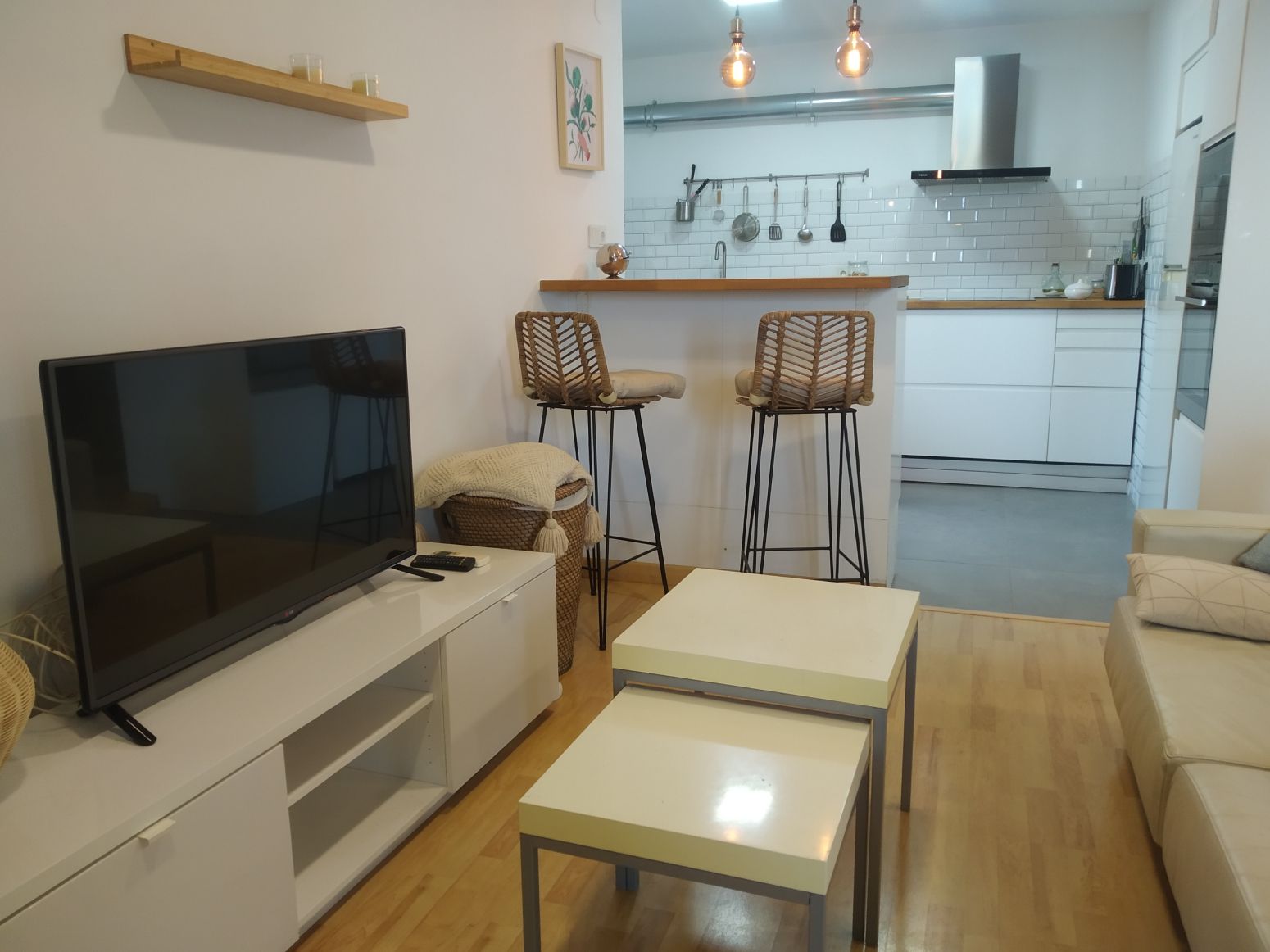 Sala d'estar de Pis de lloguer en  Valencia Capital amb Parquet, Moblat i Balcó