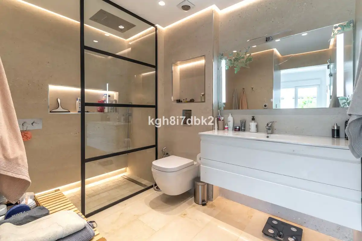 Baño de Piso en venta en Montealto - Monterrey
