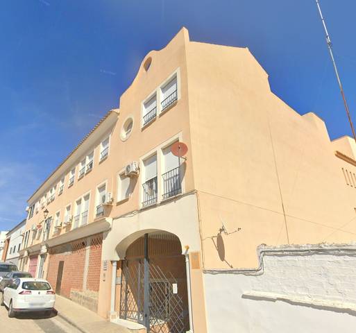 Piso en Venta en C/ Huerta en Fuentes de Andalucía